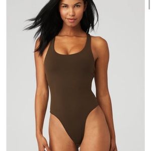 Never worn - NWT Alo Yoga Sleek Back Bodysuit size L in espresso